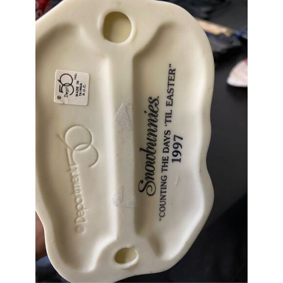 Dept 56 Snow Bunnies Figurine "Counting the Days 'Til Easter" - Picture 7 of 7